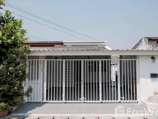 For rent 2 bedrooms townhouse in Mueang Chiang Mai, Chiang Mai