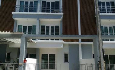For rent 3 bedrooms townhouse in Mueang Chiang Mai, Chiang Mai