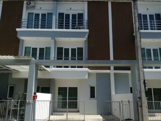 À louer 3 chambres maison de ville à Mueang Chiang Mai, Chiang Mai
