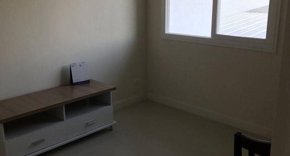 For rent 3 bedrooms townhouse in Mueang Chiang Mai, Chiang Mai