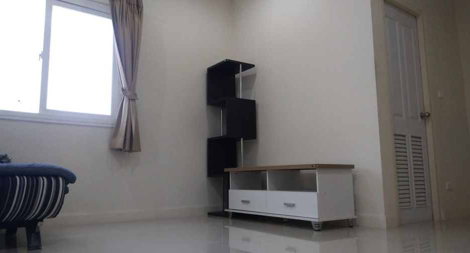For rent 3 bedrooms townhouse in Mueang Chiang Mai, Chiang Mai