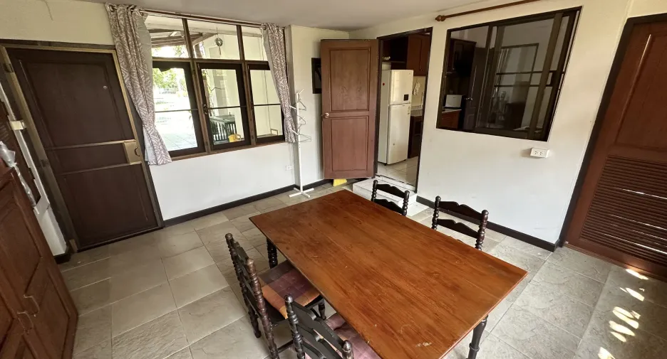 À louer 4 chambres maison à Hang Dong, Chiang Mai
