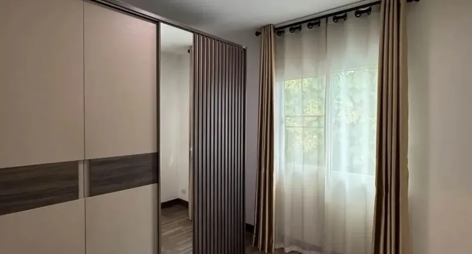 For rent 2 bedrooms townhouse in Mueang Chiang Mai, Chiang Mai