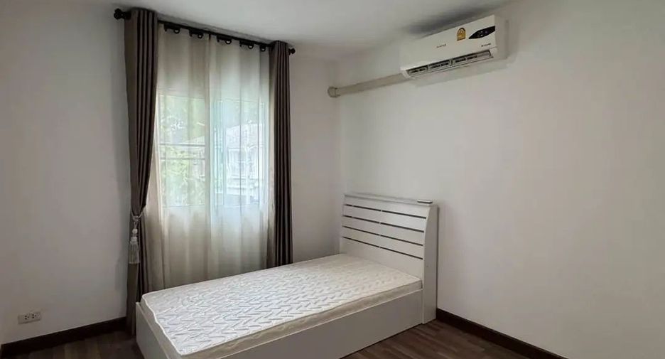 For rent 2 bedrooms townhouse in Mueang Chiang Mai, Chiang Mai
