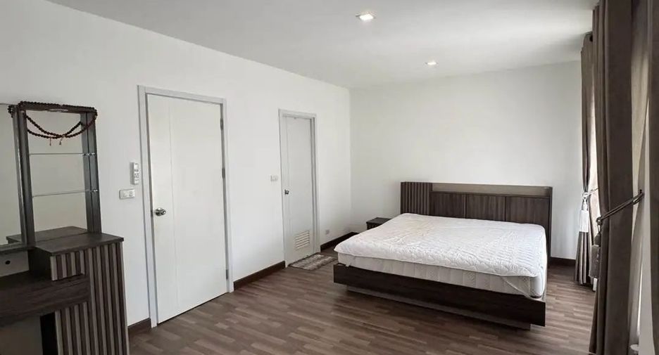 For rent 2 bedrooms townhouse in Mueang Chiang Mai, Chiang Mai