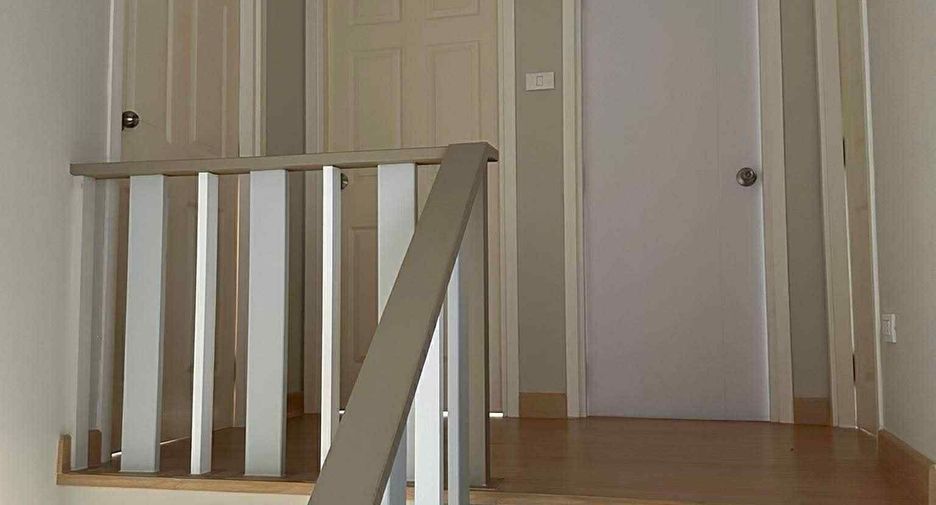 For rent 4 bedrooms townhouse in San Sai, Chiang Mai
