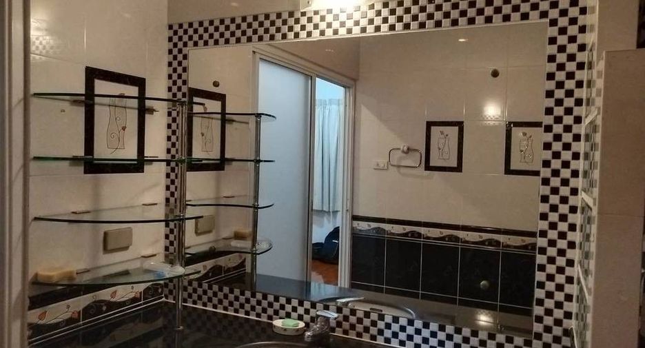 For rent 3 bedrooms house in Mueang Chiang Mai, Chiang Mai