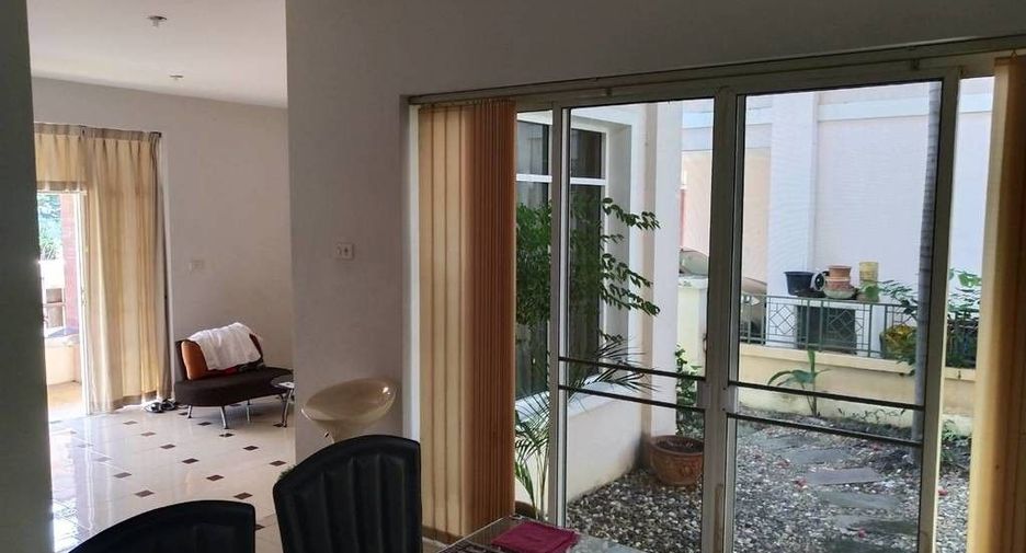 For rent 3 bedrooms house in Mueang Chiang Mai, Chiang Mai