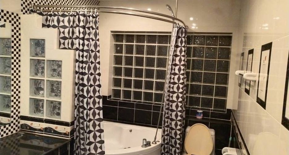 For rent 3 bedrooms house in Mueang Chiang Mai, Chiang Mai