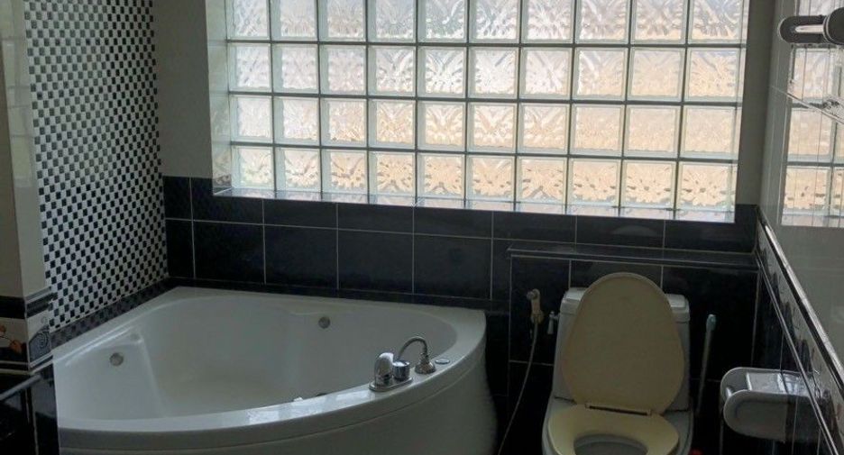 For rent 3 bedrooms house in Mueang Chiang Mai, Chiang Mai