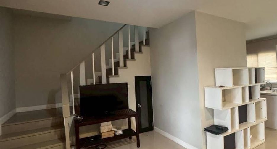 For rent 3 bedrooms townhouse in Mueang Chiang Mai, Chiang Mai
