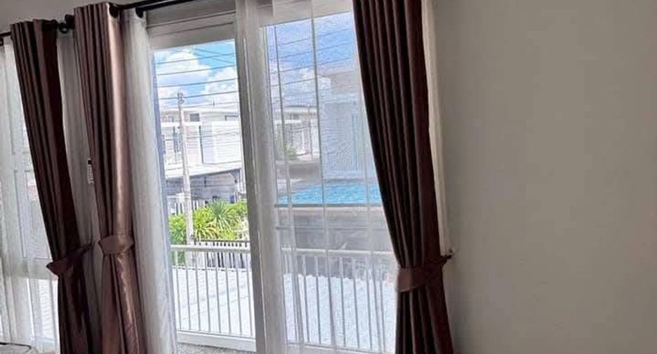 For rent 3 bedrooms townhouse in Mueang Chiang Mai, Chiang Mai
