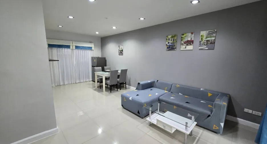 For rent 3 bedrooms townhouse in Mueang Chiang Mai, Chiang Mai