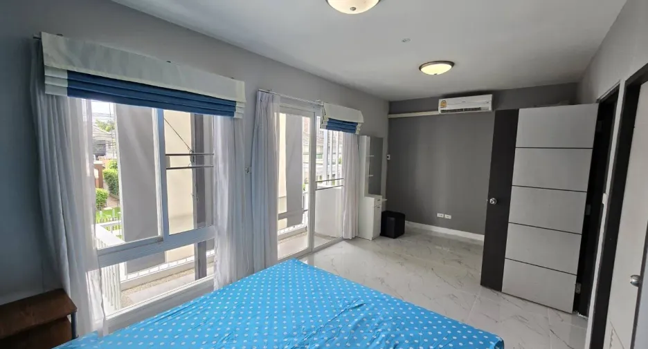 For rent 3 bedrooms townhouse in Mueang Chiang Mai, Chiang Mai