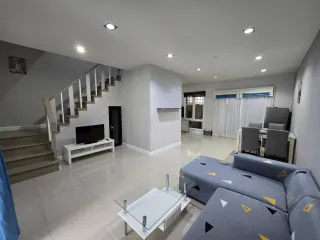 For rent 3 bedrooms townhouse in Mueang Chiang Mai, Chiang Mai