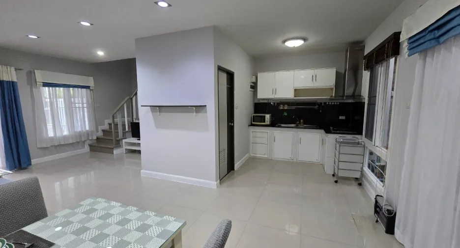 For rent 3 bedrooms townhouse in Mueang Chiang Mai, Chiang Mai