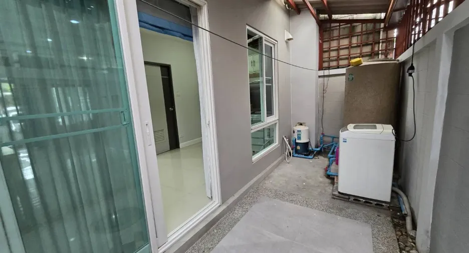 For rent 3 bedrooms townhouse in Mueang Chiang Mai, Chiang Mai