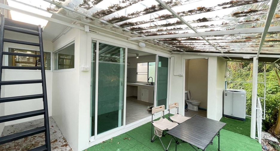 For rent 2 bedrooms townhouse in Mueang Chiang Mai, Chiang Mai