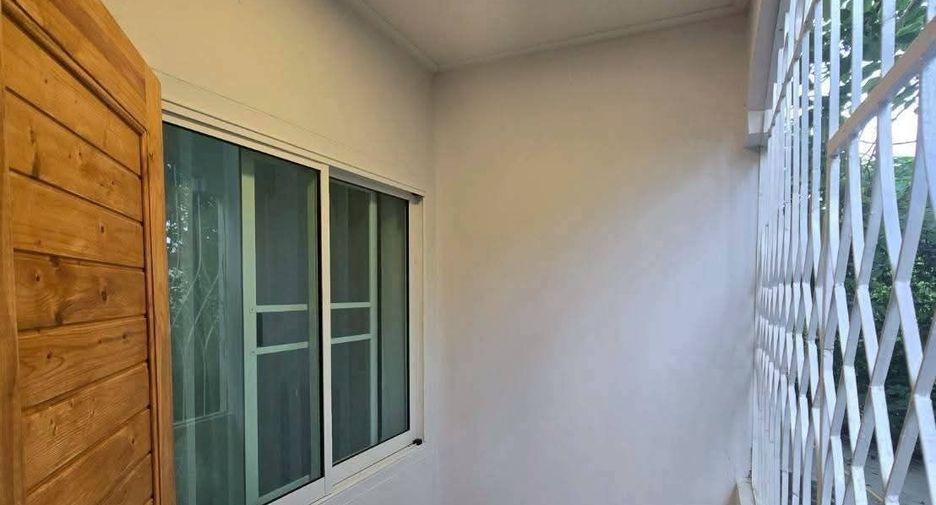 For rent 4 bedrooms townhouse in Mueang Chiang Mai, Chiang Mai
