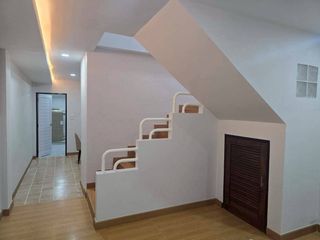 For rent 4 bedrooms townhouse in Mueang Chiang Mai, Chiang Mai