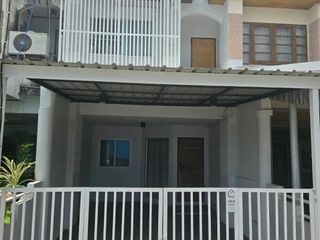 For rent 4 bedrooms townhouse in Mueang Chiang Mai, Chiang Mai