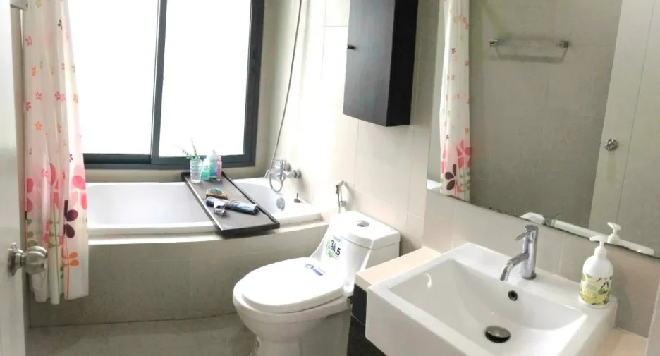For sale 1 bed condo in Khlong Toei, Bangkok