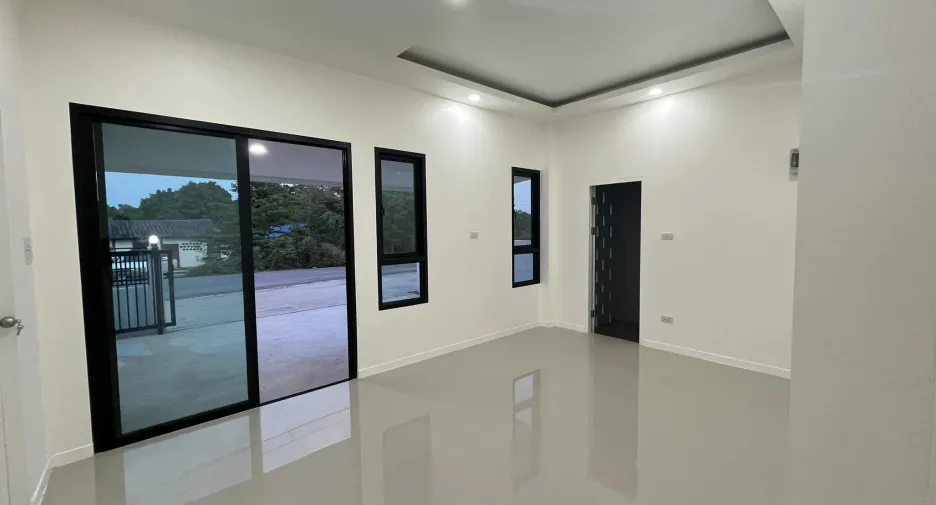 For sale 3 bedrooms house in Saraphi, Chiang Mai