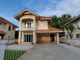 À louer 3 chambres maison à Saraphi, Chiang Mai