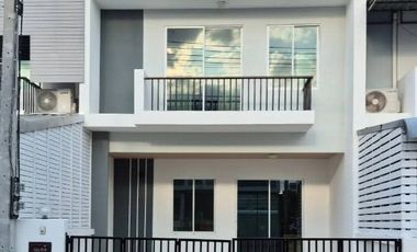 For rent 3 bedrooms townhouse in Saraphi, Chiang Mai