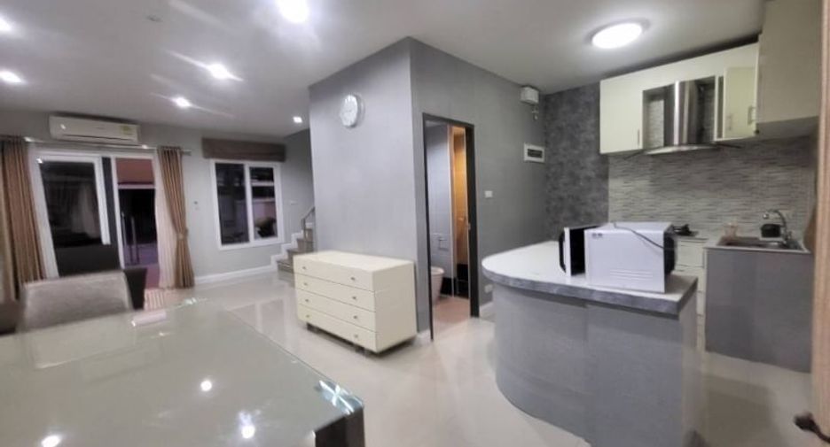 For rent 3 bedrooms villa in Mueang Chiang Mai, Chiang Mai