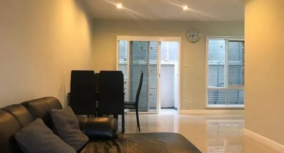 For rent 3 bedrooms townhouse in Mueang Chiang Mai, Chiang Mai