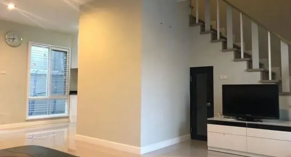 For rent 3 bedrooms townhouse in Mueang Chiang Mai, Chiang Mai