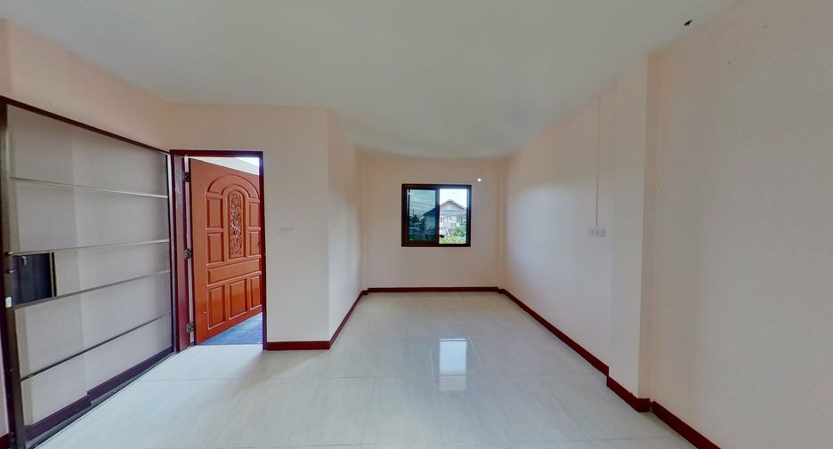 For sale 2 bedrooms townhouse in San Kamphaeng, Chiang Mai