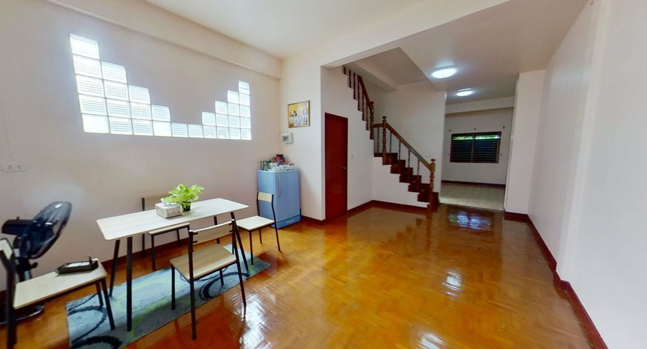 For sale 2 bedrooms townhouse in San Kamphaeng, Chiang Mai