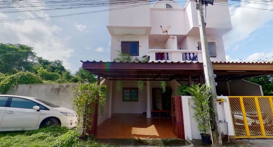 For sale 2 bedrooms townhouse in San Kamphaeng, Chiang Mai
