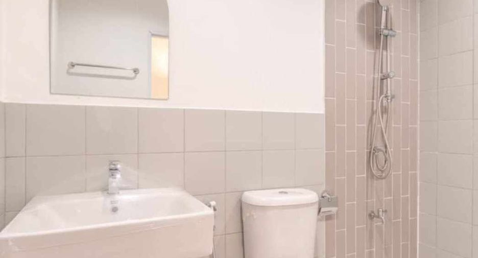 For rent 2 bedrooms townhouse in Mueang Chiang Mai, Chiang Mai