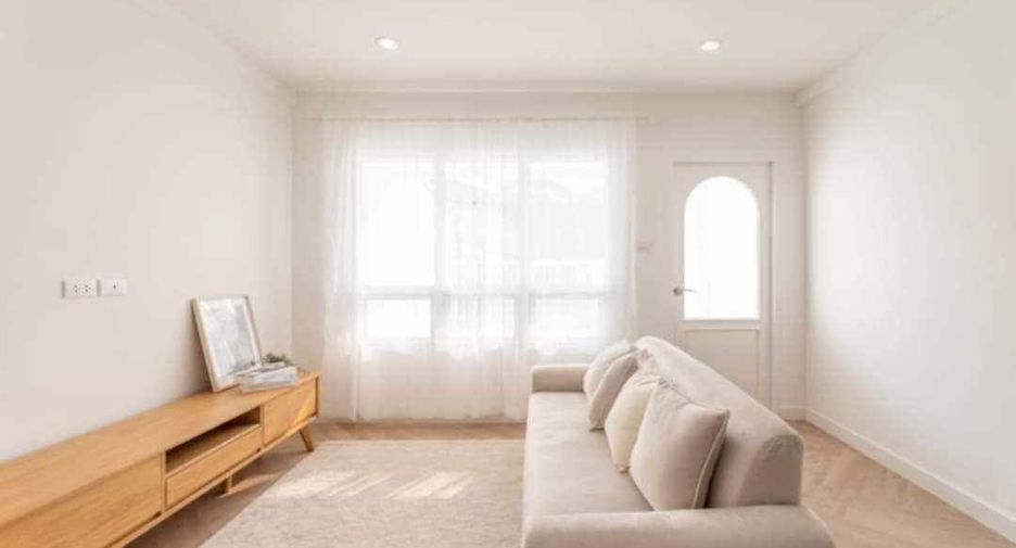 For rent 2 bedrooms townhouse in Mueang Chiang Mai, Chiang Mai