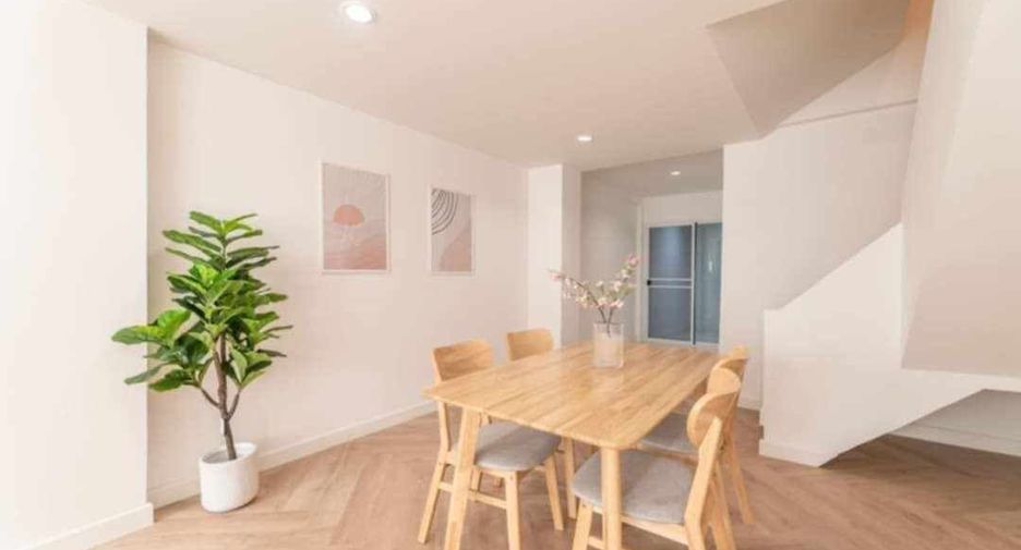 For rent 2 bedrooms townhouse in Mueang Chiang Mai, Chiang Mai