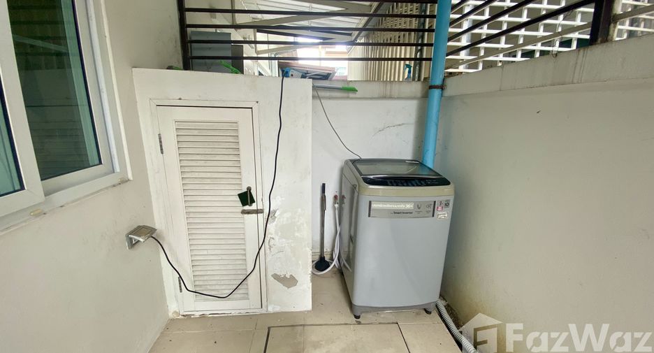For rent 2 bedrooms townhouse in Mueang Chiang Mai, Chiang Mai