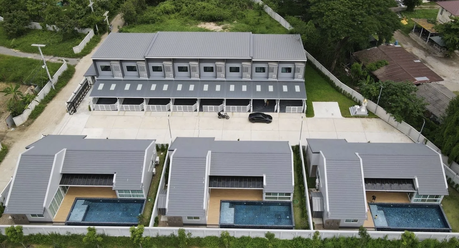 For rent 2 bedrooms townhouse in San Kamphaeng, Chiang Mai