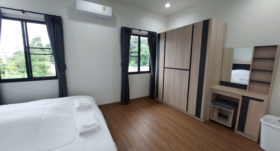 For rent 2 bedrooms townhouse in San Kamphaeng, Chiang Mai