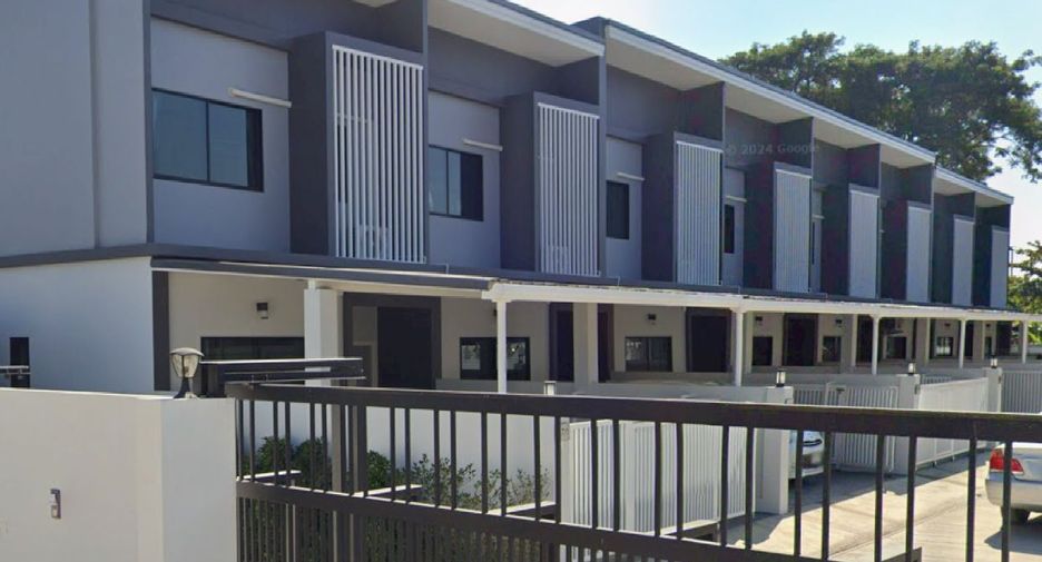 For rent 2 bedrooms townhouse in San Kamphaeng, Chiang Mai