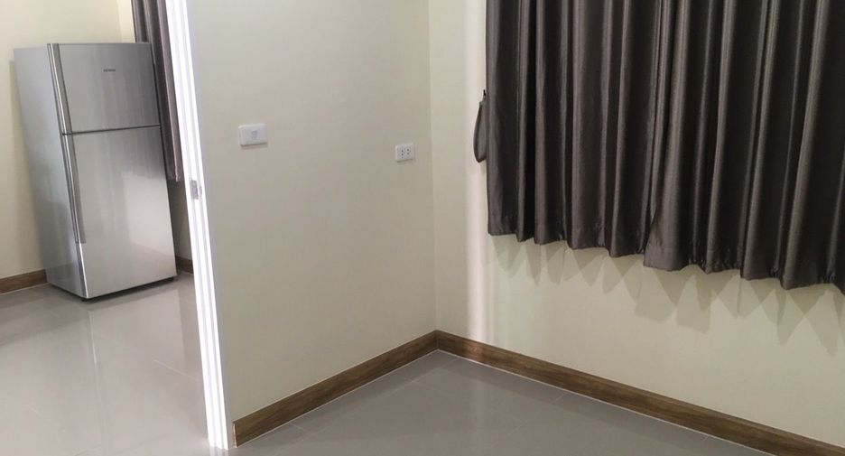 For rent 3 bedrooms townhouse in Mueang Chiang Mai, Chiang Mai