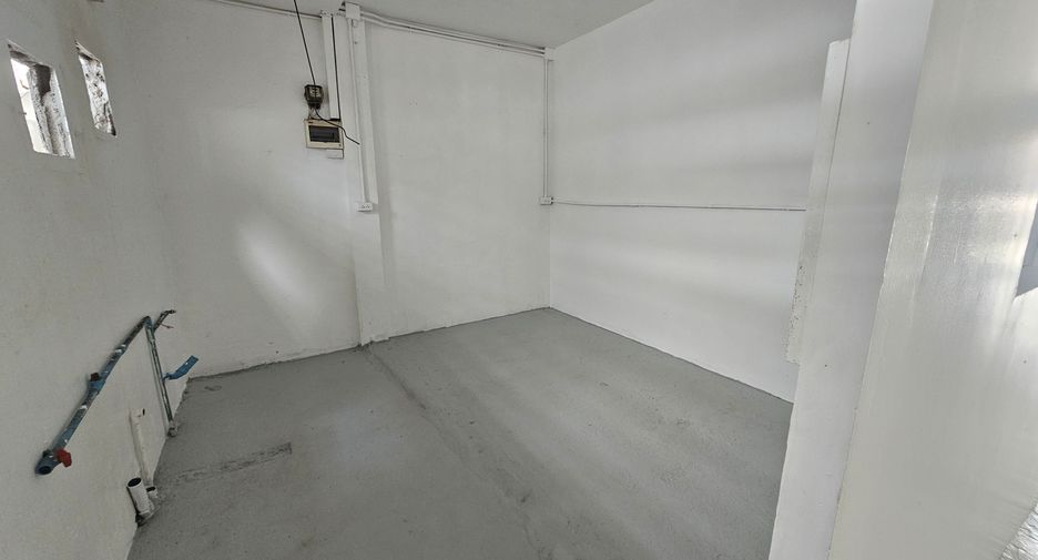 For rent retail Space in San Kamphaeng, Chiang Mai