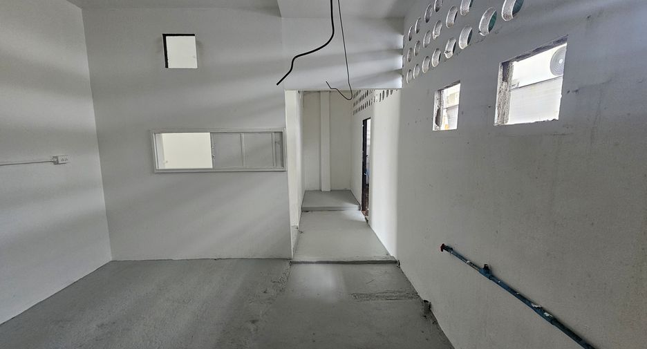 For rent retail Space in San Kamphaeng, Chiang Mai