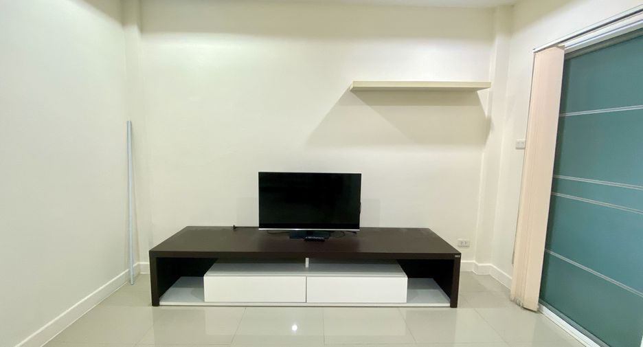 For rent 2 bedrooms townhouse in Mueang Chiang Mai, Chiang Mai