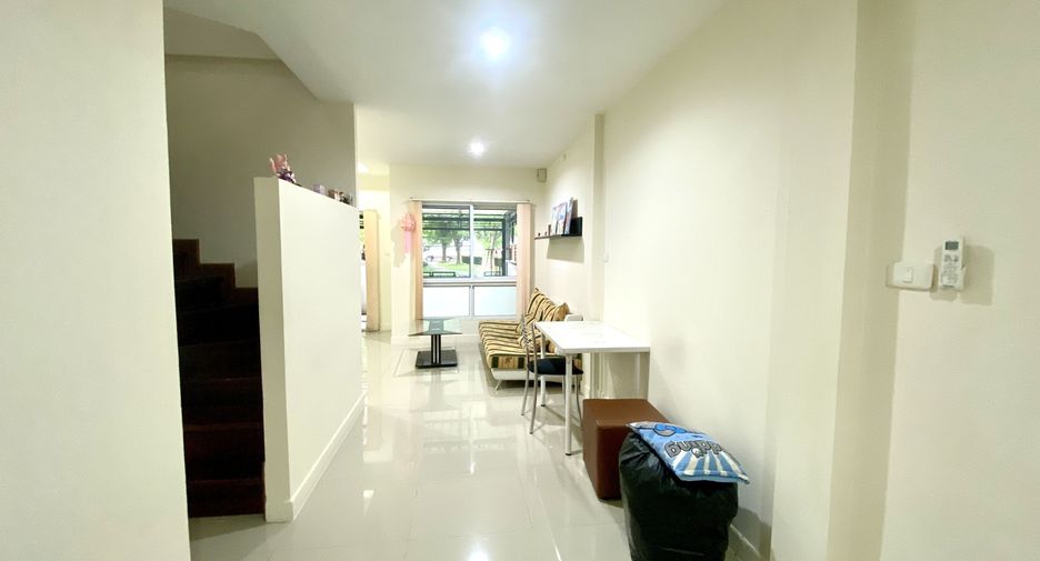 For rent 2 bedrooms townhouse in Mueang Chiang Mai, Chiang Mai