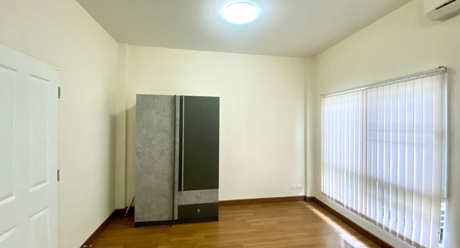 For rent 2 bedrooms townhouse in Mueang Chiang Mai, Chiang Mai