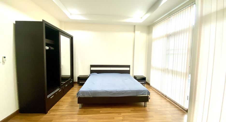 For rent 2 bedrooms townhouse in Mueang Chiang Mai, Chiang Mai