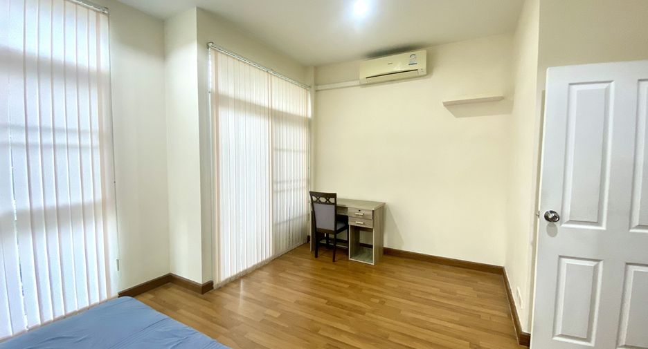 For rent 2 bedrooms townhouse in Mueang Chiang Mai, Chiang Mai